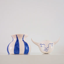 Load image into Gallery viewer, Deev Decanter in Blue